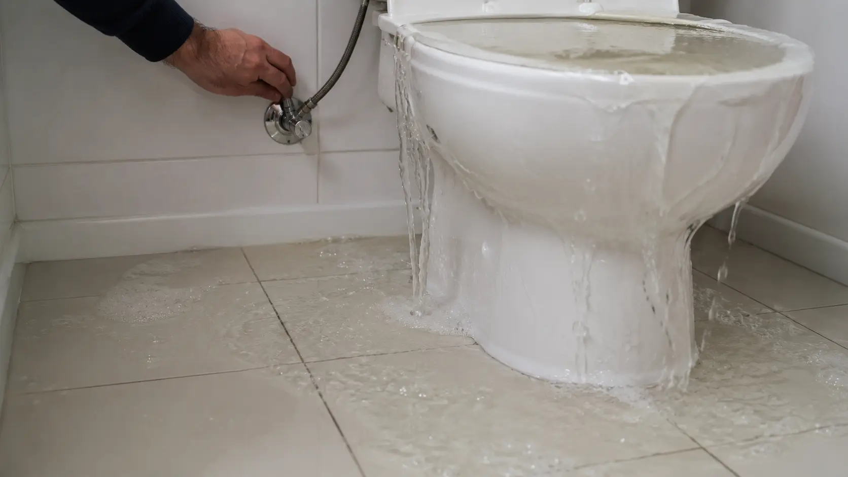 WC qui Déborde : Que Faire Immédiatement pour Limiter les Dégâts ?